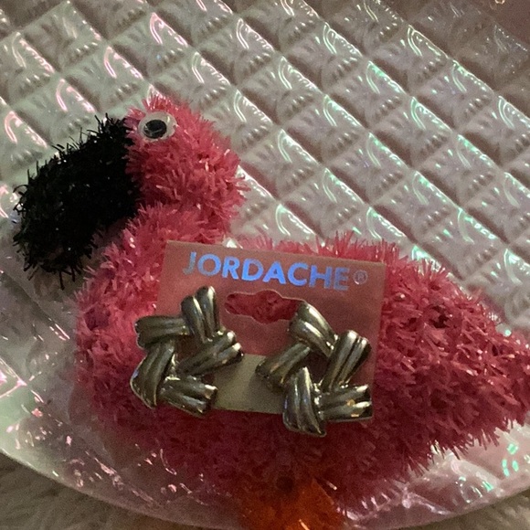 🌻NWT Clip Style Earrings “ Jordache “ Closet Must Have So Fun to Wear 🌻 - Picture 2 of 9